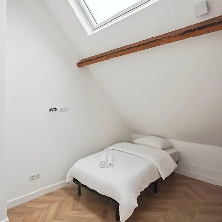 Chic And Spacious House With Parking, Balcony And Garden