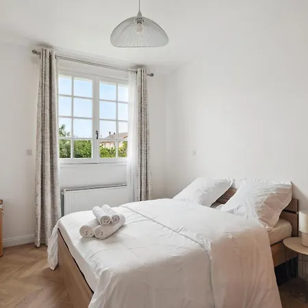 Chic And Spacious House With Parking, Balcony And Garden Appartamento *
