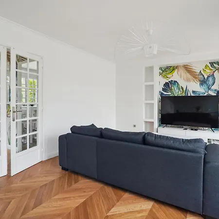 Appartamento Chic And Spacious House With Parking, Balcony And Garden
