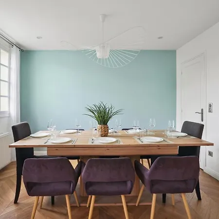 Chic And Spacious House With Parking, Balcony And Garden