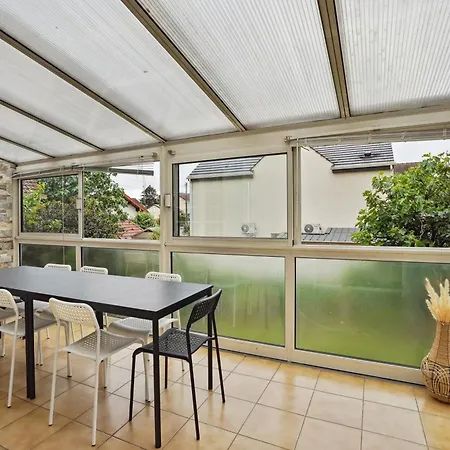 Chic And Spacious House With Parking, Balcony And Garden Appartamento